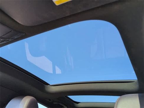 Used 2018 Mercedes-Benz GLC 300 4MATIC image 19