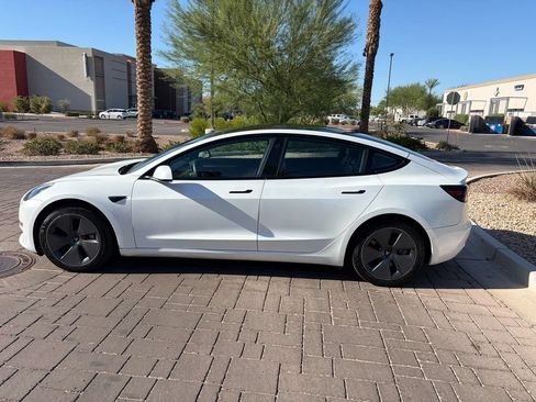 Used 2022 Tesla Model 3 RWD image 2