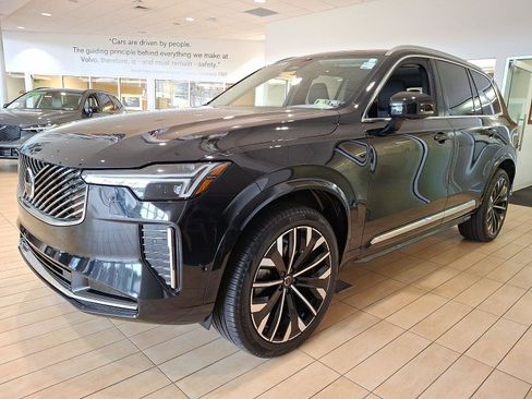 Certified 2025 Volvo XC90 B6 Plus image 3