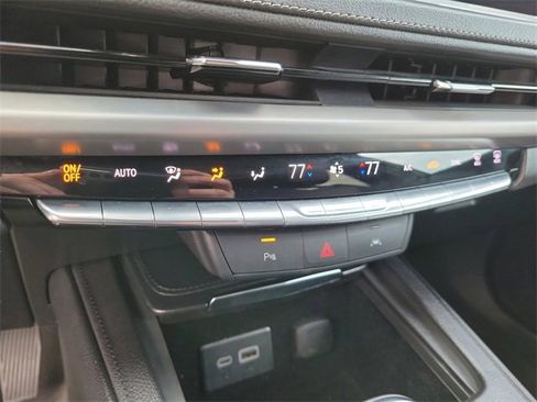 Used 2025 Cadillac XT4 Premium Luxury image 22