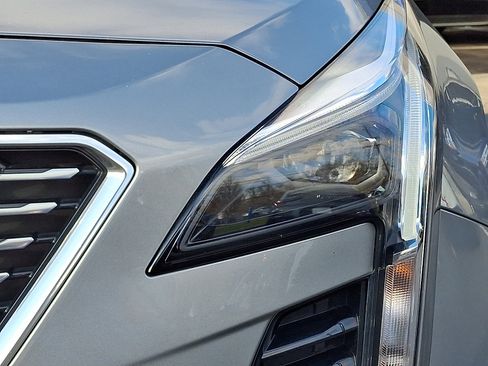 Used 2023 Cadillac XT4 Luxury w/ Cold Weather Package image 10