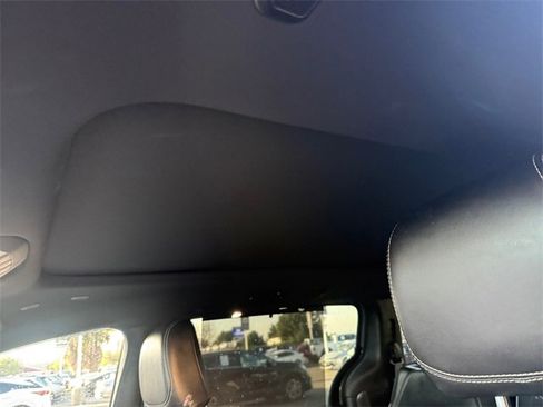 Used 2021 Chrysler Pacifica Limited w/ Uconnect Theater Family Group image 15