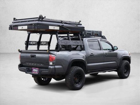 Used 2018 Toyota Tacoma TRD Off-Road w/ Technology Package AWD/4WD image 5