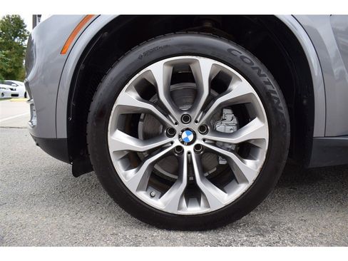 Used 2017 BMW X5 xDrive40e image 9