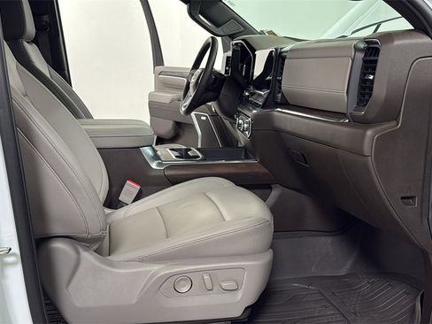 Used 2025 GMC Sierra 2500 SLT w/ SLT Premium Package image 18