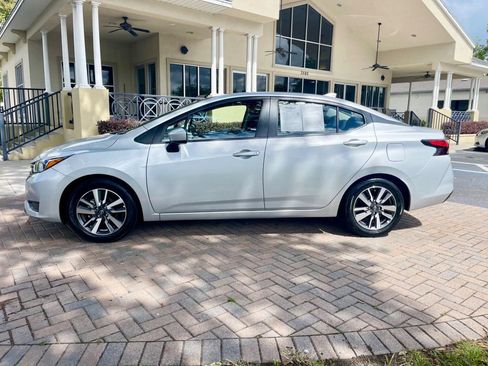 Used 2023 Nissan Versa SV image 2