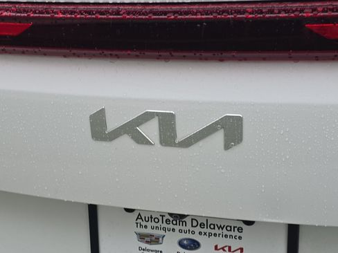 Used 2025 Kia Carnival FWD image 10