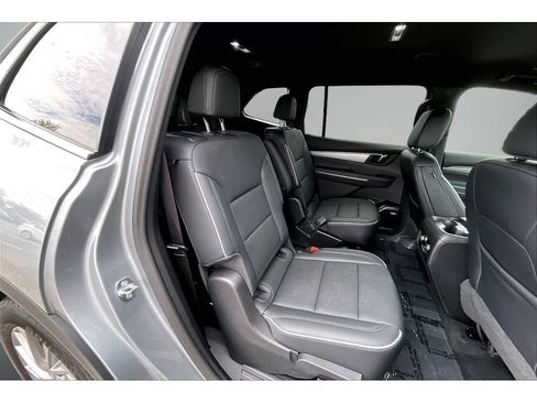 Used 2025 Buick Enclave Preferred AWD/4WD image 23