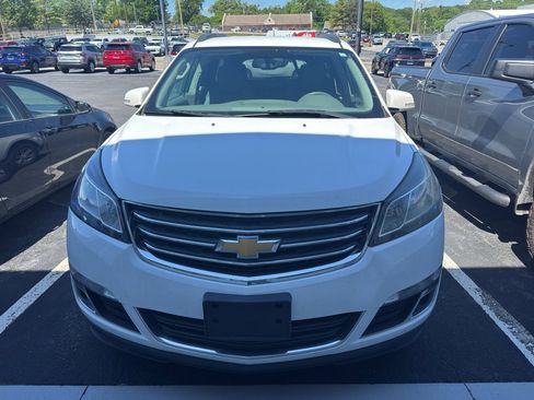 Used 2017 Chevrolet Traverse LT FWD image 2