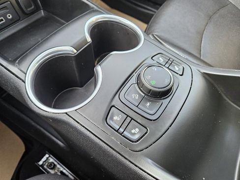 Used 2022 GMC Terrain SLT w/ LPO, Floor Liner Package image 28