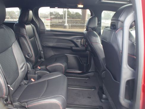 Used 2025 Toyota Sienna XSE w/ XSE Plus Package image 23