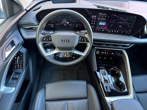 Used 2025 Audi Q5 Premium Plus w/ Premium Plus AWD/4WD image 11