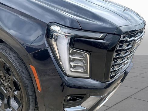 Used 2025 GMC Yukon Denali Ultimate w/ LPO, Floor Liner Package AWD/4WD image 28
