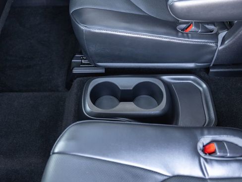 Used 2023 Toyota Highlander Platinum image 32