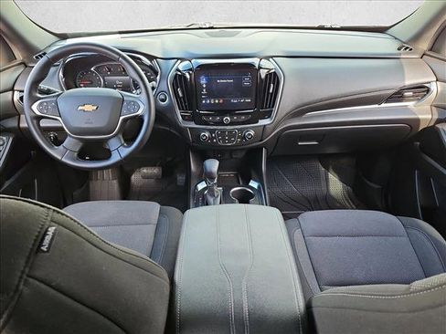 Used 2023 Chevrolet Traverse LT image 17