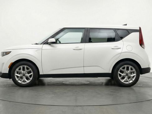 Used 2025 Kia Soul LX w/ LX Technology Package image 5
