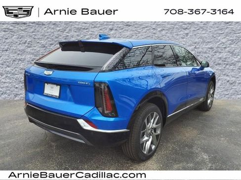 New 2025 Cadillac Optiq Luxury 1 image 8