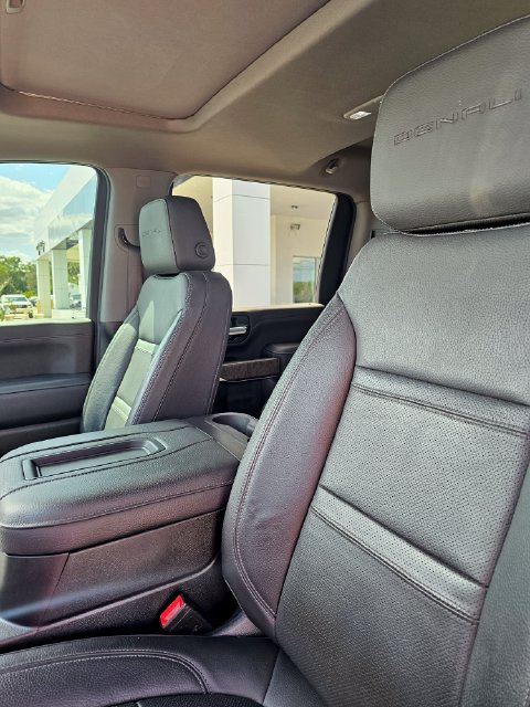 Used 2022 GMC Sierra 2500 Denali w/ Denali Black Diamond Edition AWD/4WD image 13