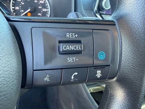 Used 2023 Nissan Rogue SV image 16