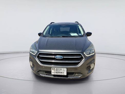 Used 2017 Ford Escape SE w/ SE Sport Appearance Package FWD image 8
