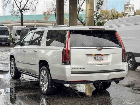 Used 2020 Cadillac Escalade ESV Platinum RWD image 8