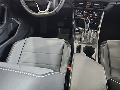 Used 2025 Volkswagen Jetta SE image 24