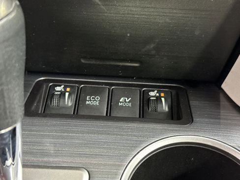 Used 2014 Toyota Camry XLE w/ Leather Package image 36