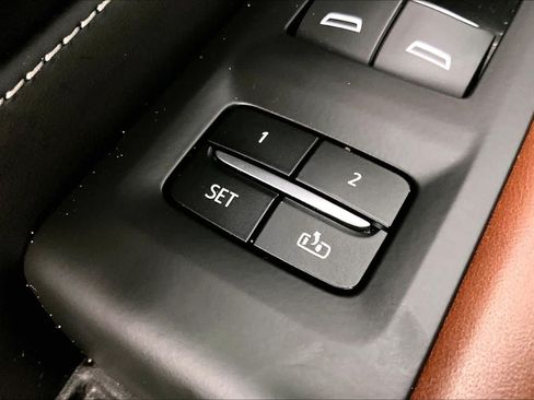 Used 2023 GMC Yukon Denali Ultimate AWD/4WD image 32