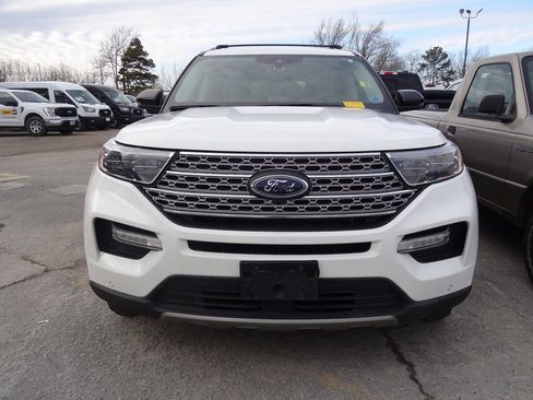 Used 2023 Ford Explorer Limited w/ Limited Technology Package image 3