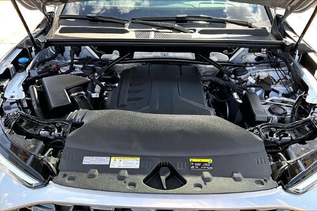 Used 2025 Audi Q5 Premium AWD/4WD image 9