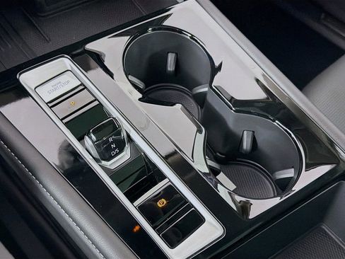 Used 2025 Volkswagen Atlas SEL image 18