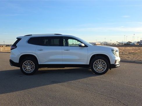 Used 2025 GMC Acadia Denali image 5