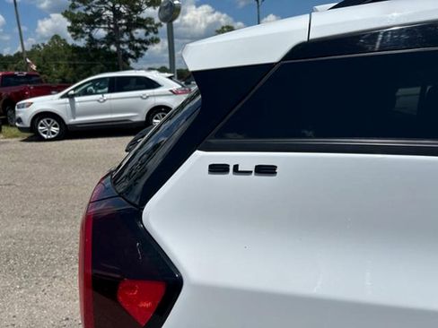 Used 2023 GMC Terrain SLE w/ Elevation Edition image 4