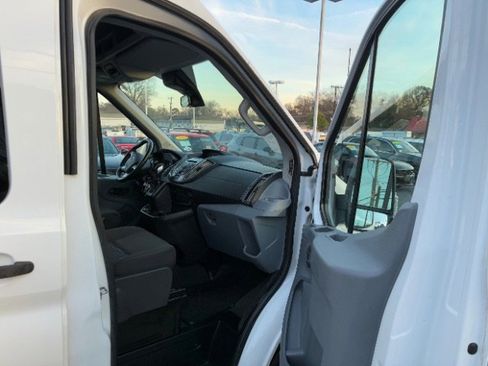 Used 2018 Ford Transit 150 XLT image 30