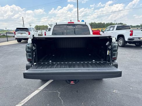 Used 2021 Toyota Tacoma SR5 AWD/4WD image 19