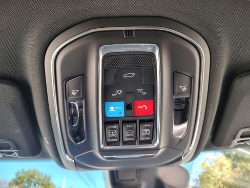 New 2025 Jeep Grand Cherokee Limited image 39