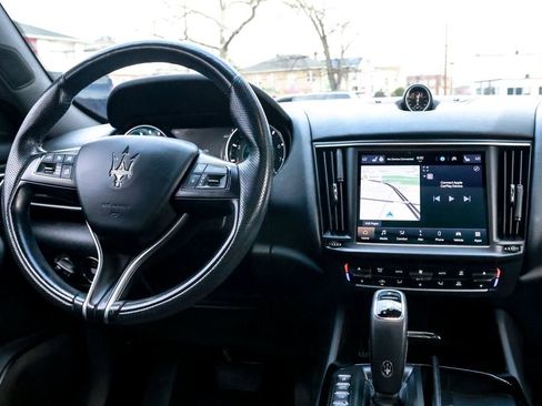 Used 2021 Maserati Levante image 32