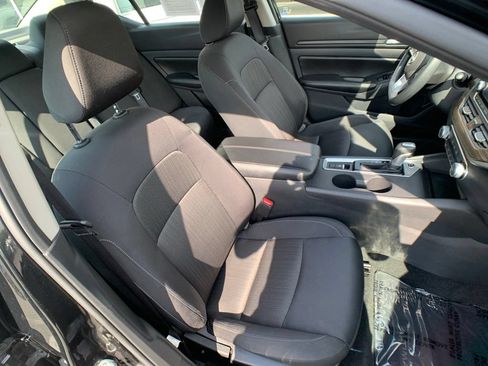 Used 2025 Nissan Altima 2.5 SV AWD/4WD image 30