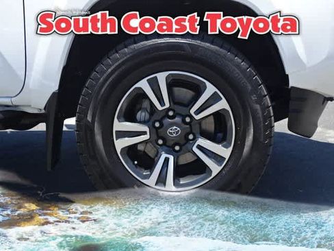 Used 2017 Toyota Tacoma TRD Sport RWD image 8