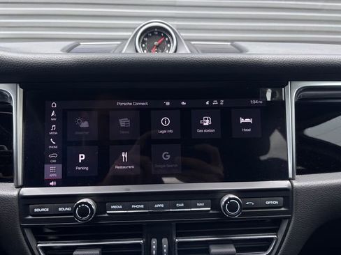 Certified 2020 Porsche Macan AWD/4WD image 18