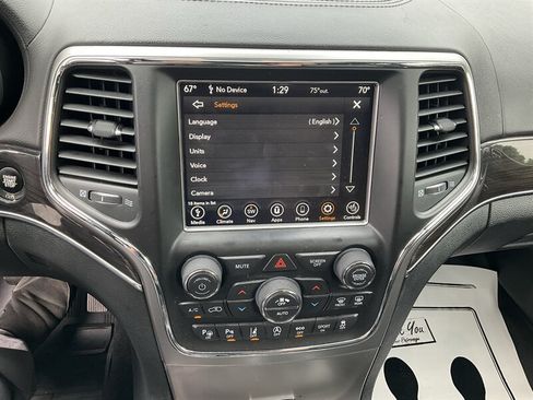 Used 2018 Jeep Grand Cherokee Overland AWD/4WD image 32
