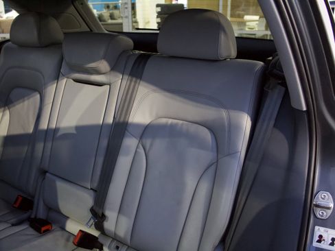 Used 2017 Audi Q5 2.0T Premium Plus w/ Technology Package image 28