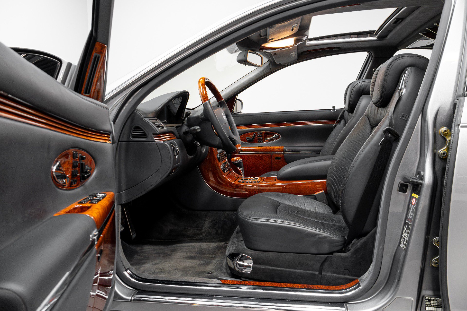 Used 2004 Maybach 57 RWD image 5