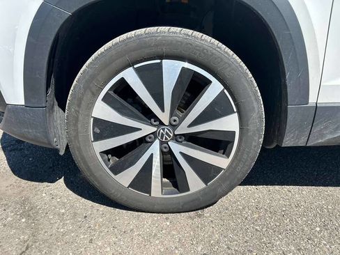 Used 2023 Volkswagen Taos SE image 9