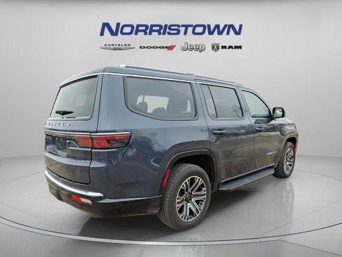 Used 2025 Jeep Wagoneer 4WD w/ Premium Group I image 6