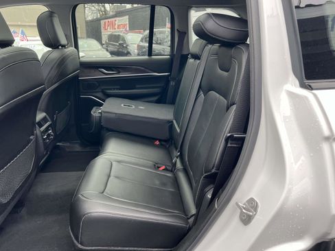 Used 2022 Jeep Grand Cherokee Limited image 10