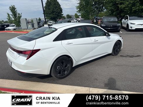 Used 2023 Hyundai Elantra SEL FWD image 5