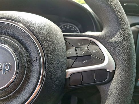 Used 2023 Jeep Renegade Latitude AWD/4WD image 18