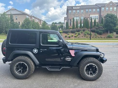 Used 2019 Jeep Wrangler Sport AWD/4WD image 6
