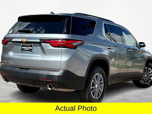 Used 2023 Chevrolet Traverse LT image 2